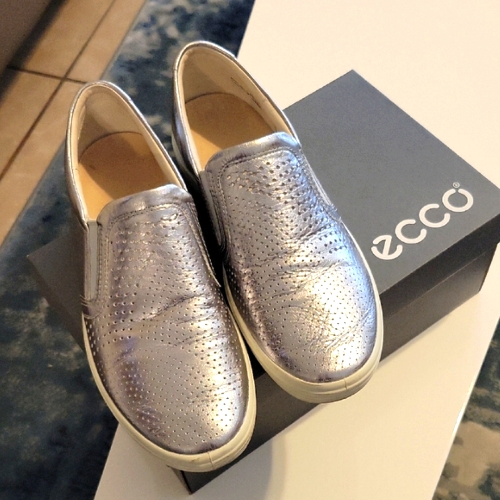 Ecco Soft 7 Metallic Silver Slip-On Sneakers